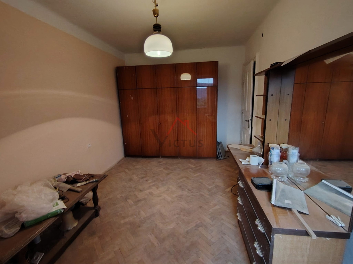 GRIŽANE - Dve hiši in pomožni objekt