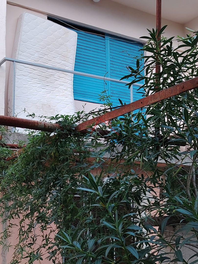 GRIŽANE - Dve hiši in pomožni objekt