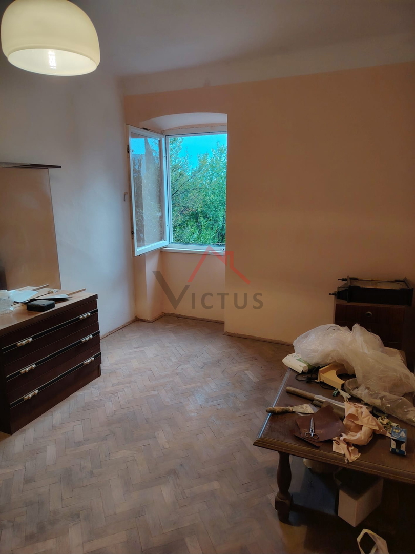 GRIŽANE - Dve hiši in pomožni objekt