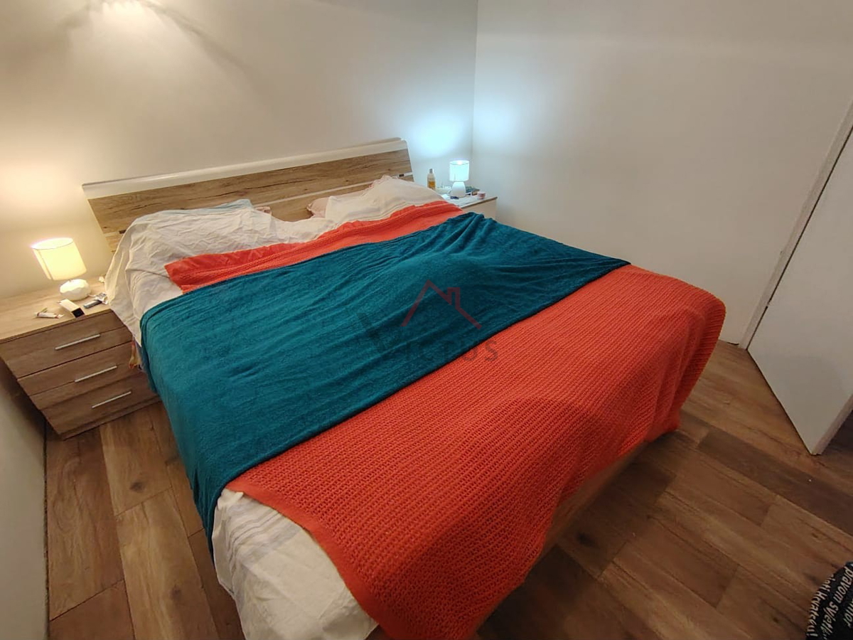 GRIŽANE - Dve hiši in pomožni objekt