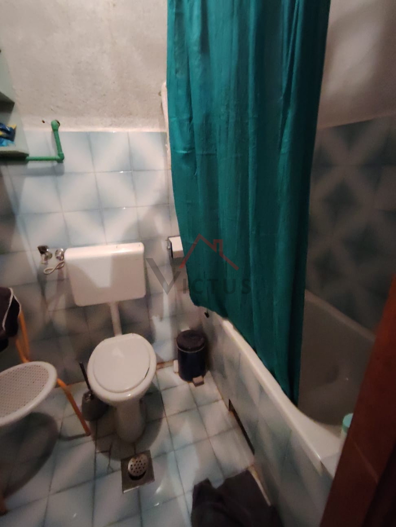 GRIŽANE - Dve hiši in pomožni objekt