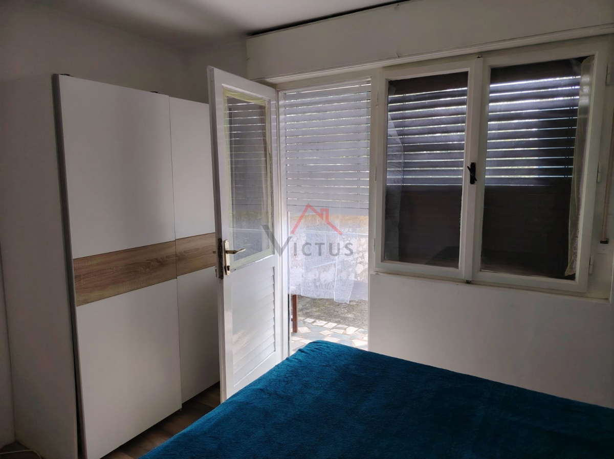 GRIŽANE - Dve hiši in pomožni objekt