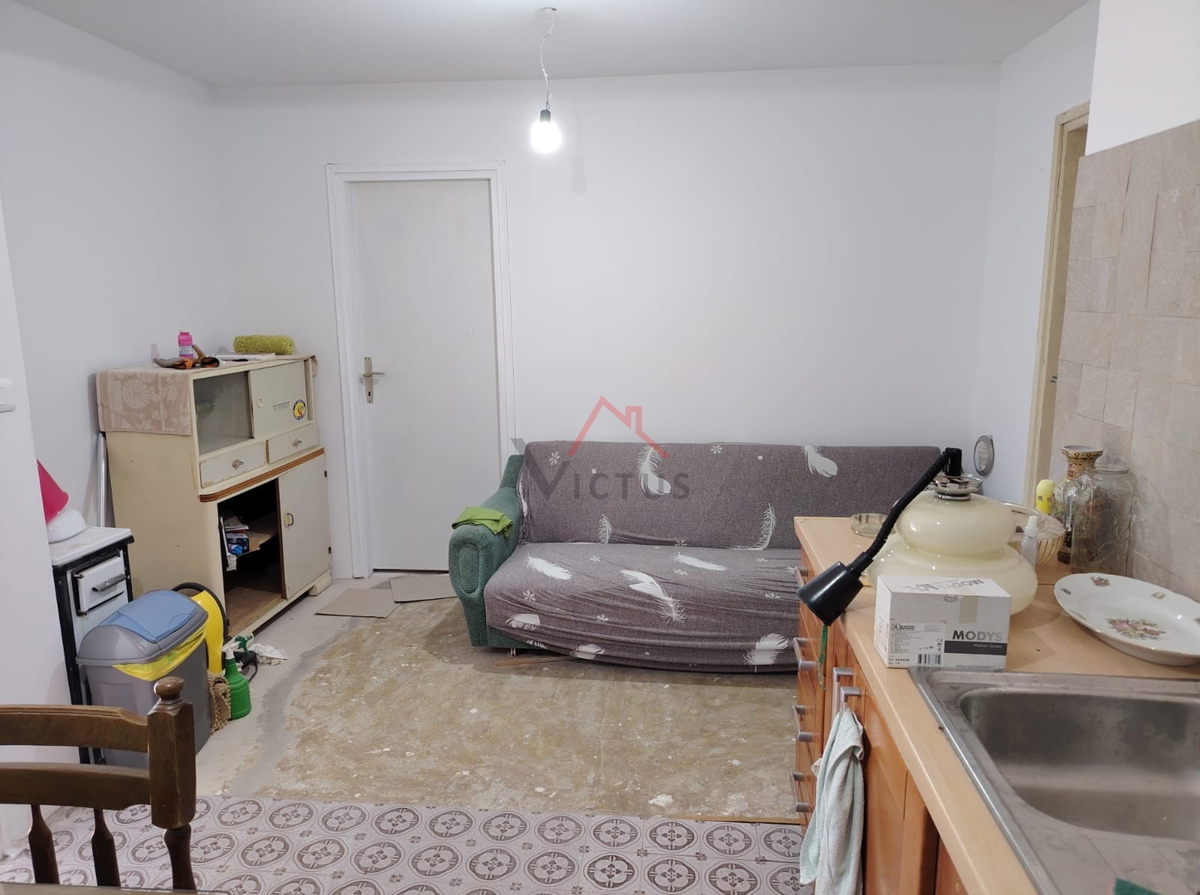 GRIŽANE - Dve hiši in pomožni objekt