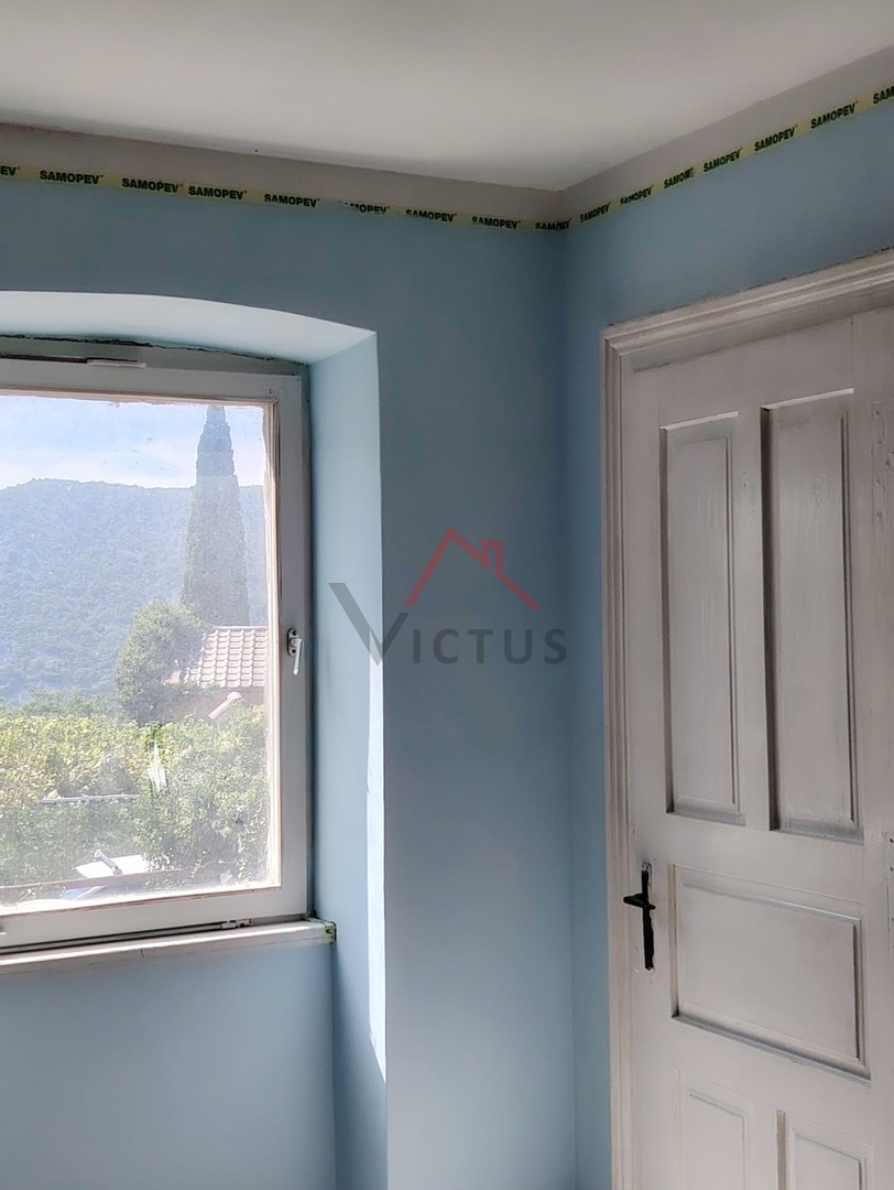 GRIŽANE - Dve hiši in pomožni objekt