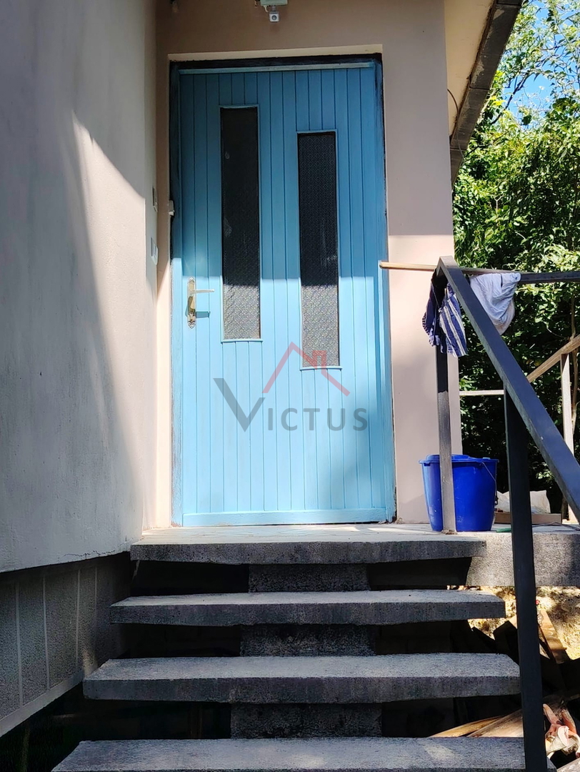 GRIŽANE - Dve hiši in pomožni objekt