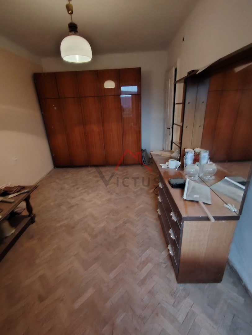 GRIŽANE - Dve hiši in pomožni objekt