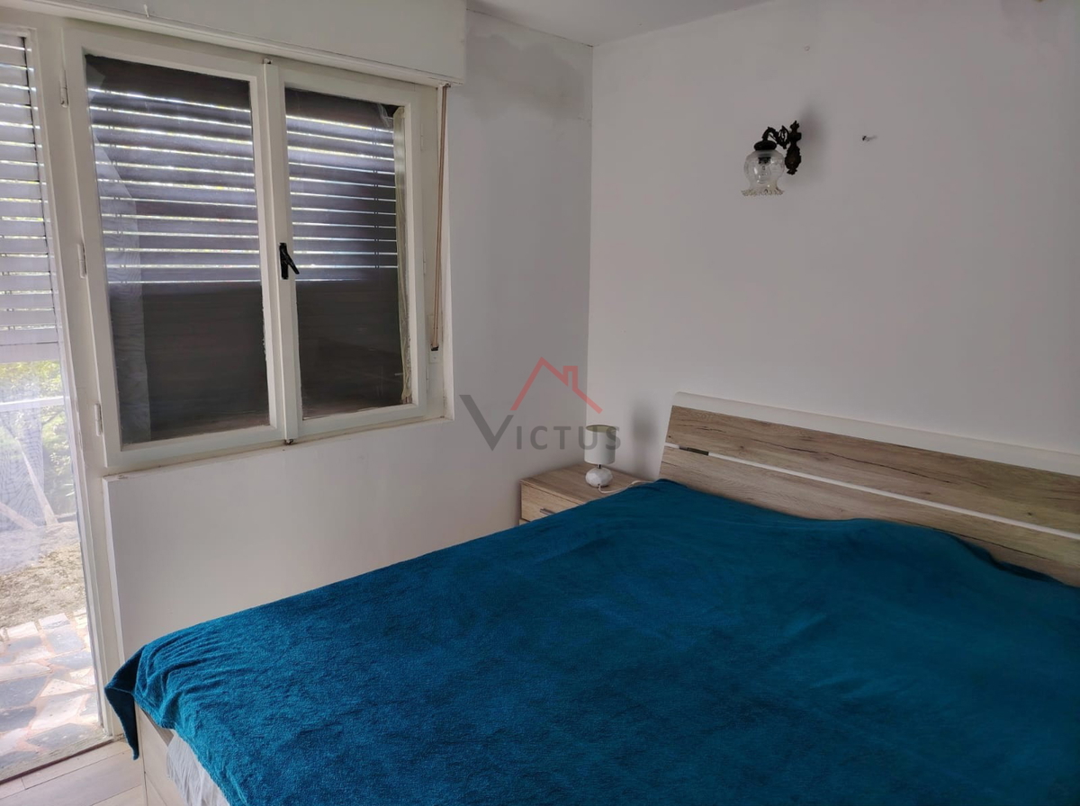 GRIŽANE - Dve hiši in pomožni objekt