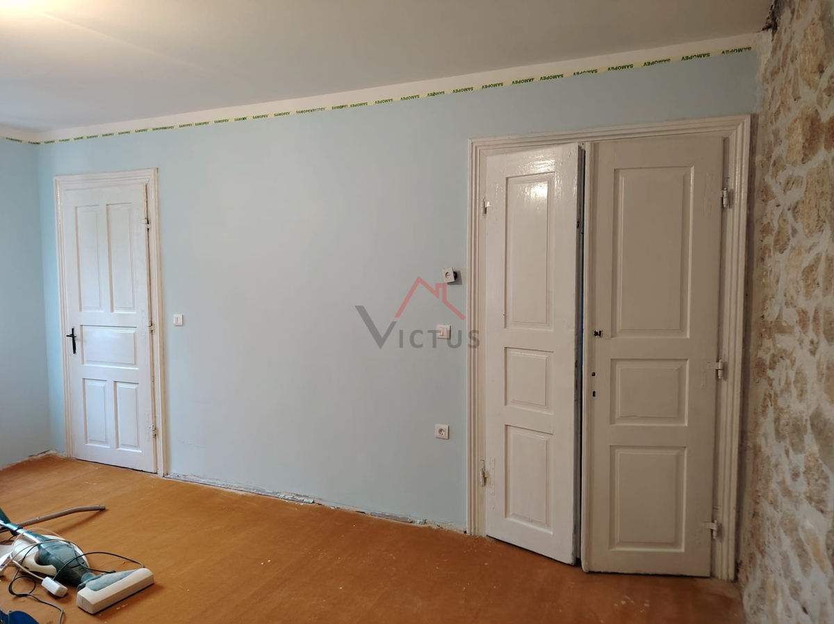 GRIŽANE - Dve hiši in pomožni objekt