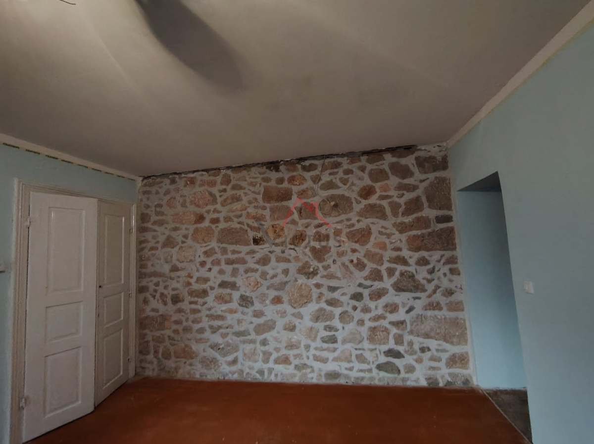 GRIŽANE - Dve hiši in pomožni objekt