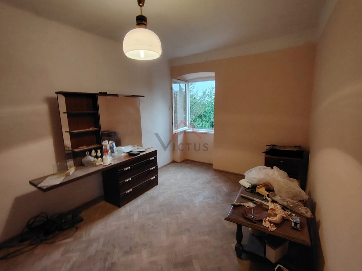 GRIŽANE - Dve hiši in pomožni objekt