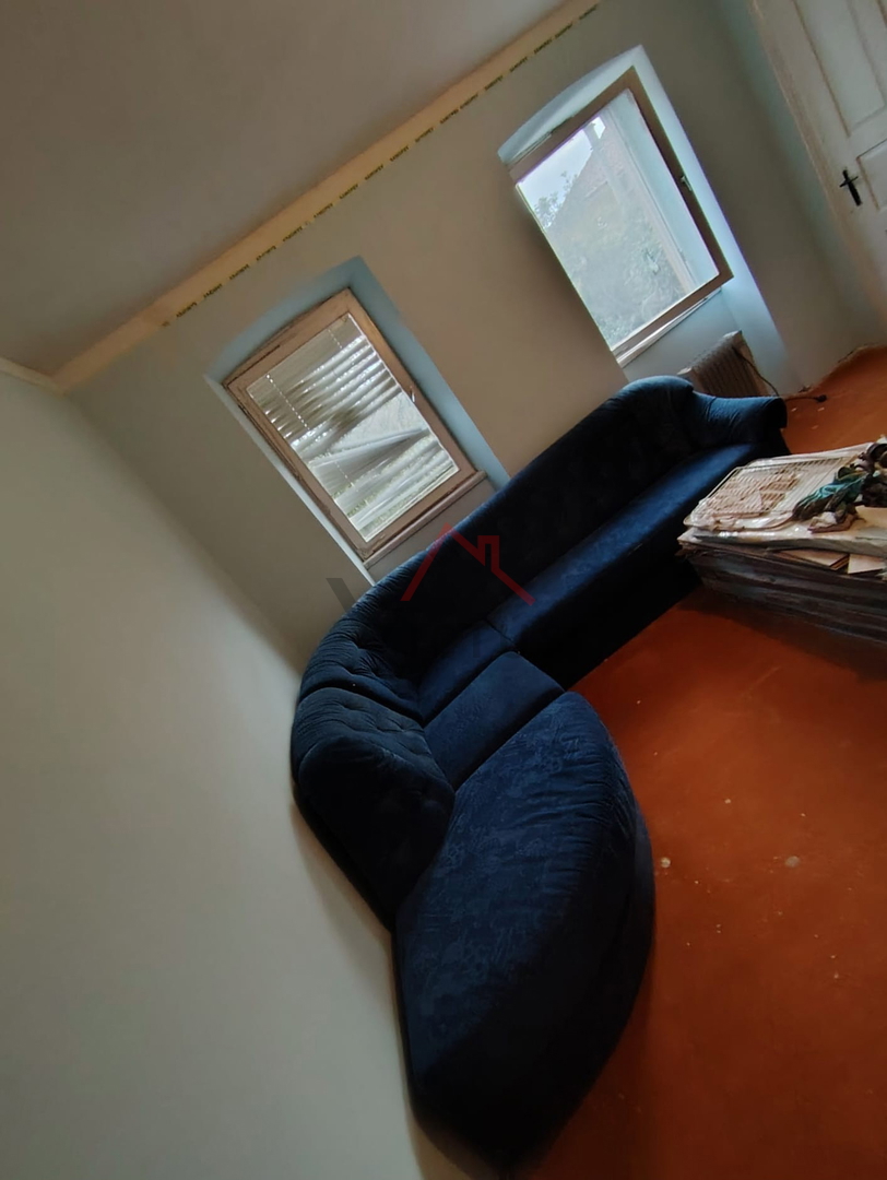 GRIŽANE - Dve hiši in pomožni objekt