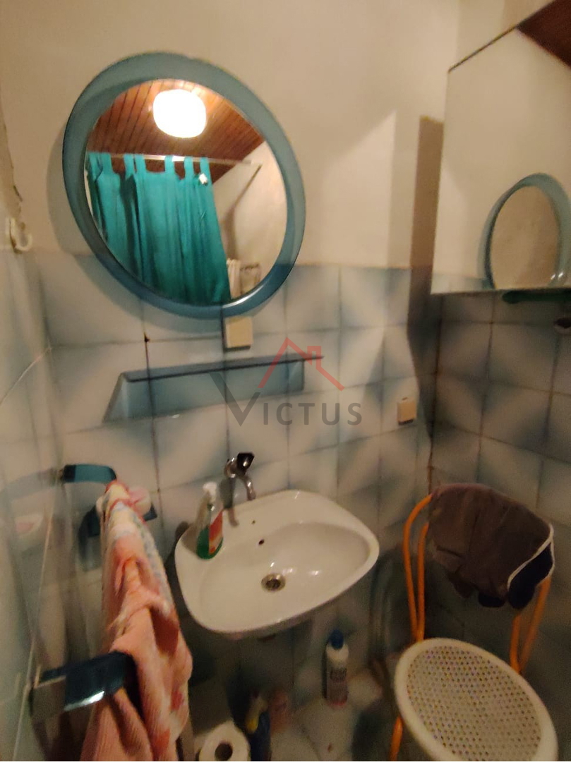 GRIŽANE - Dve hiši in pomožni objekt