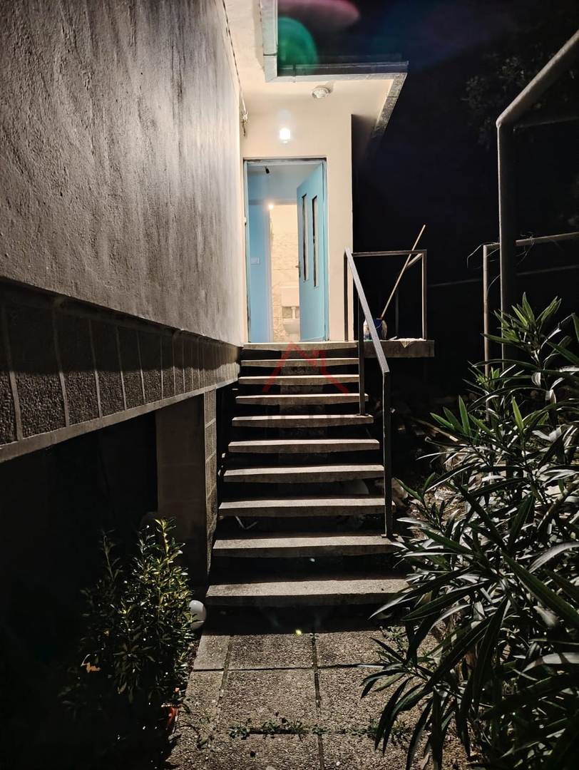 GRIŽANE - Dve hiši in pomožni objekt