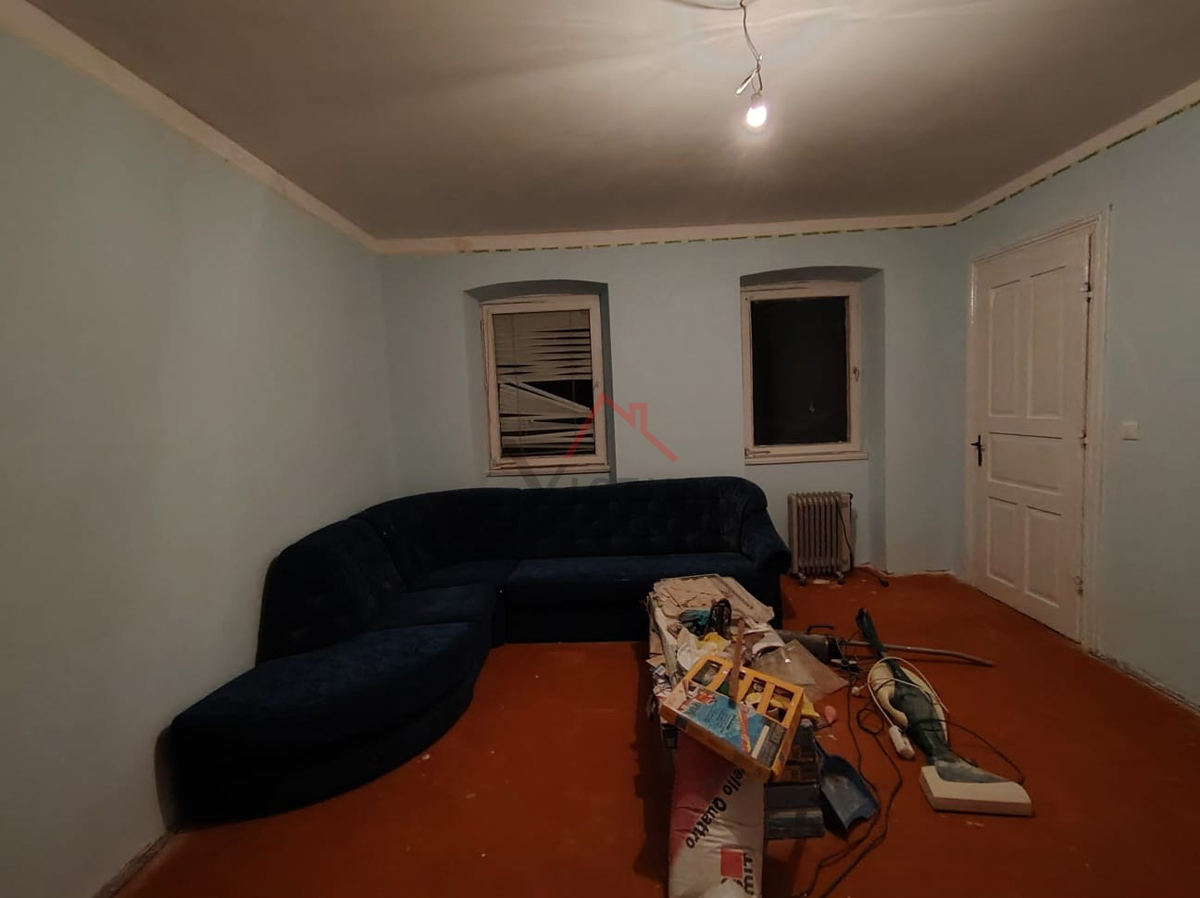 GRIŽANE - Dve hiši in pomožni objekt