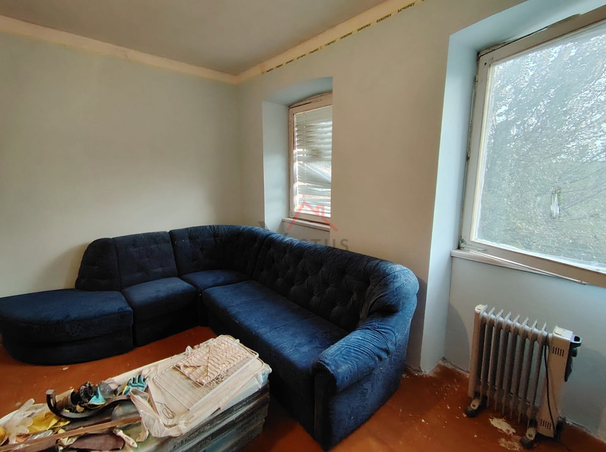 GRIŽANE - Dve hiši in pomožni objekt