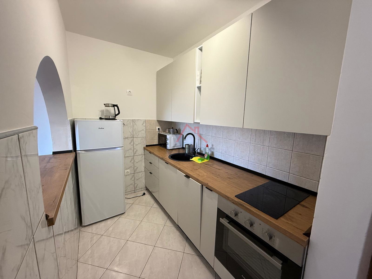 CRIKVENICA - Stanovanje v prvem nadstropju, 54 m2