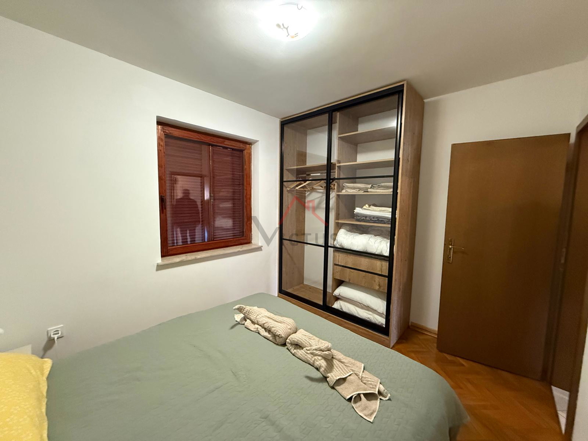 CRIKVENICA - Stanovanje v prvem nadstropju, 54 m2