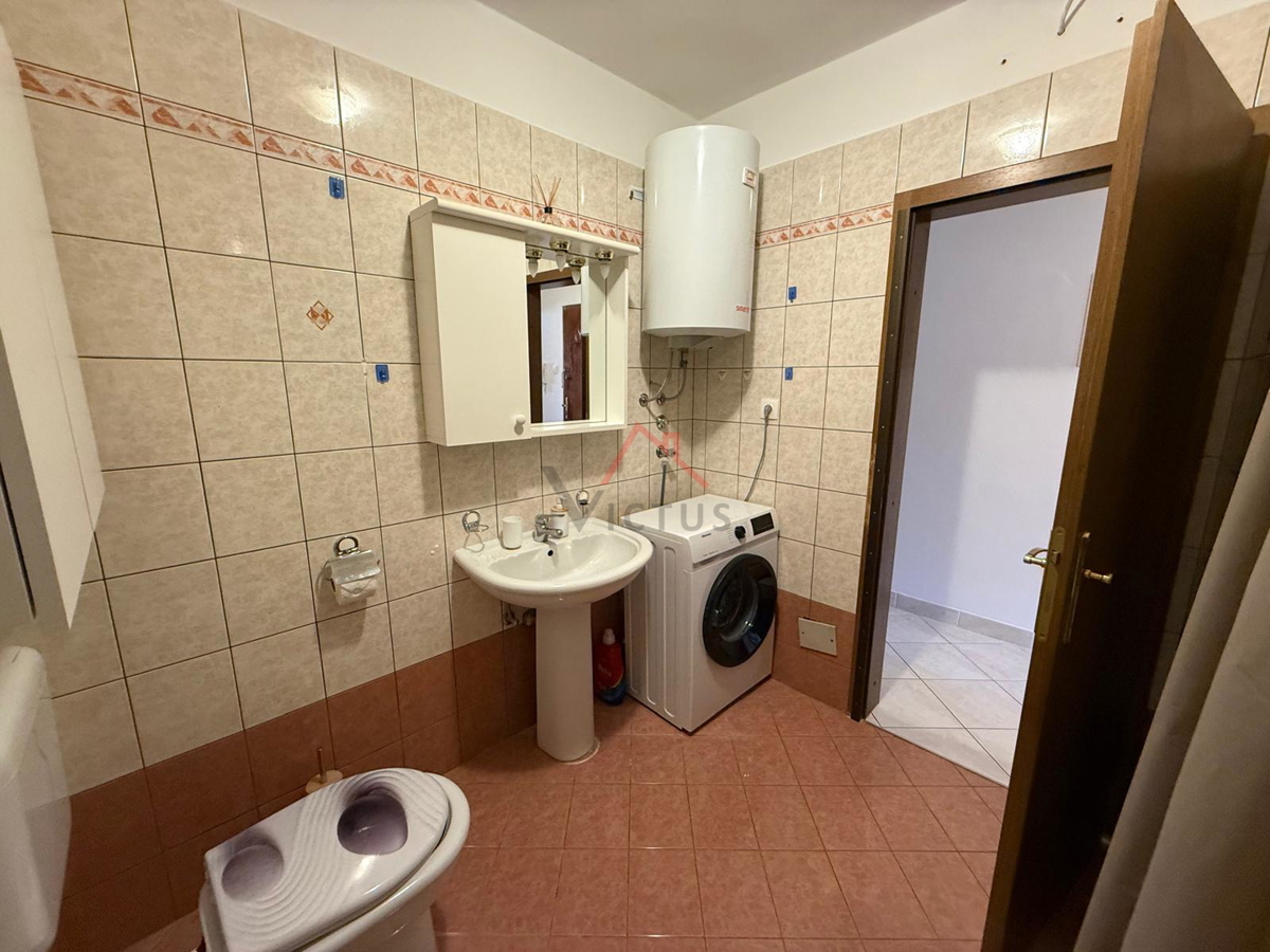 CRIKVENICA - Stanovanje v prvem nadstropju, 54 m2