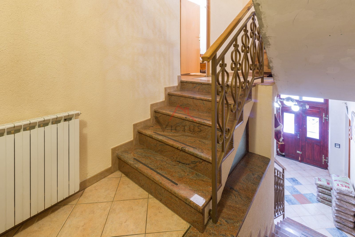 CRIKVENICA - Kamnita hiša z vrtom in garažo