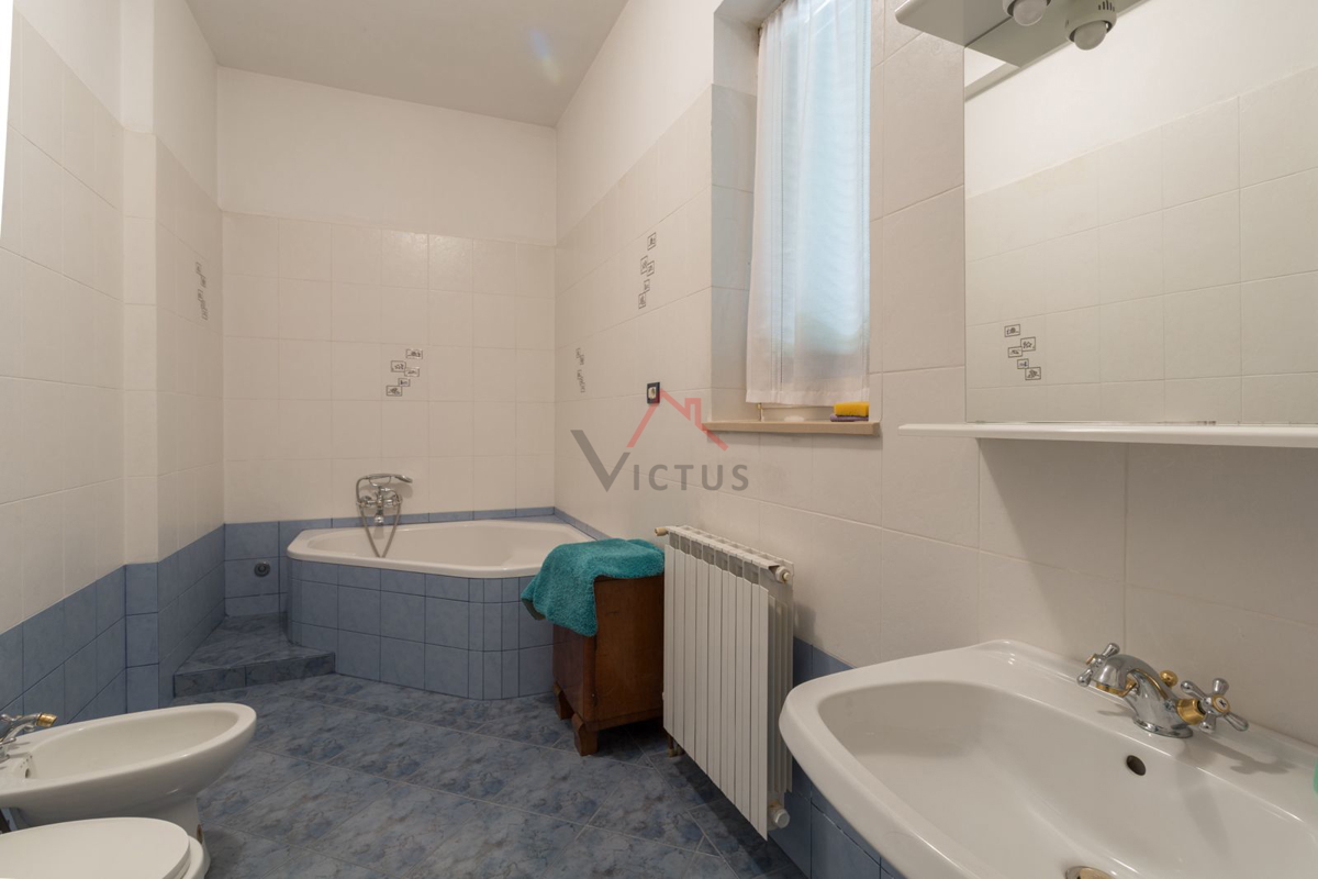 CRIKVENICA - Kamnita hiša z vrtom in garažo