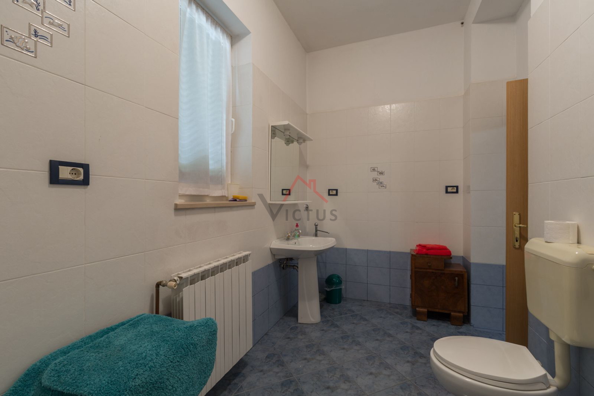 CRIKVENICA - Kamnita hiša z vrtom in garažo