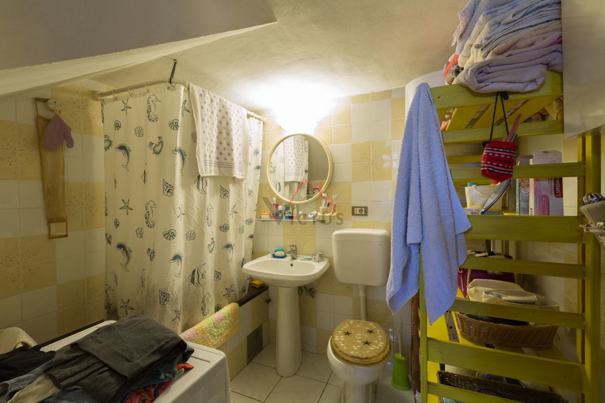 CRIKVENICA - Kamnita hiša z vrtom in garažo