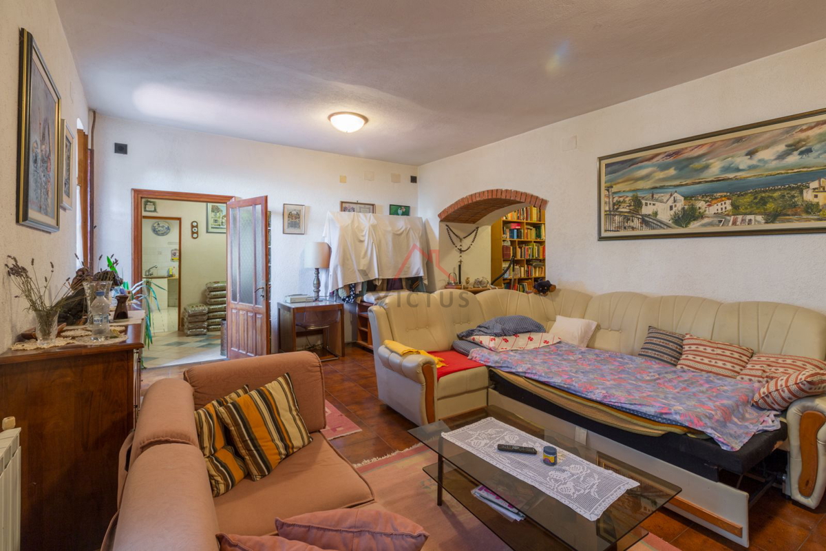 CRIKVENICA - Kamnita hiša z vrtom in garažo