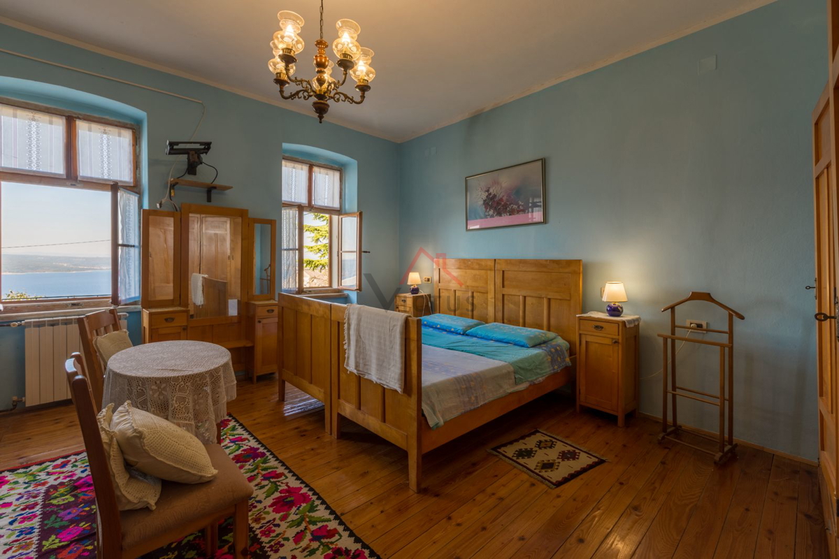 CRIKVENICA - Kamnita hiša z vrtom in garažo