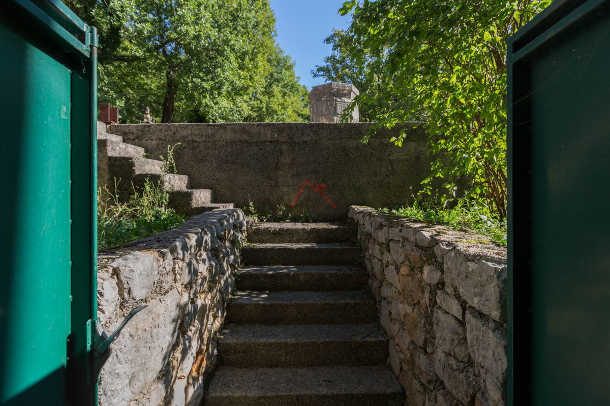 CRIKVENICA - Kamnita hiša z vrtom in garažo