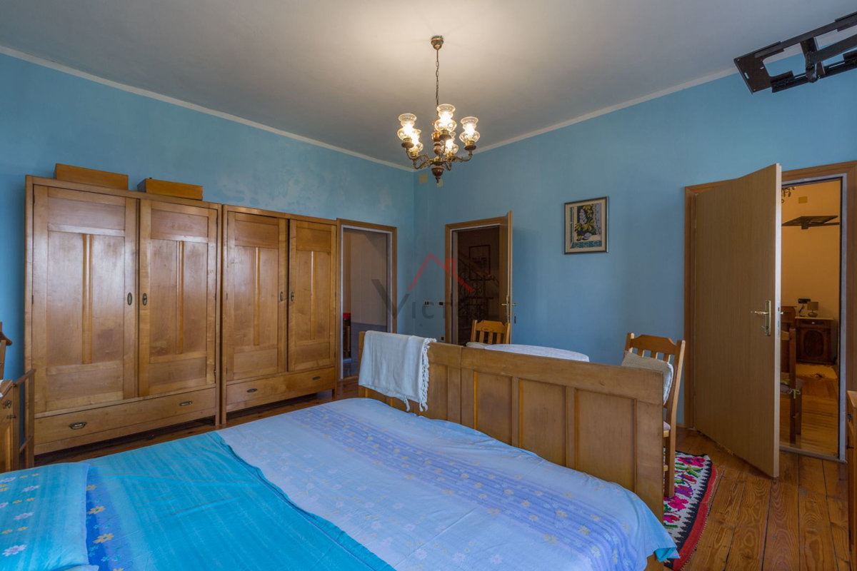 CRIKVENICA - Kamnita hiša z vrtom in garažo