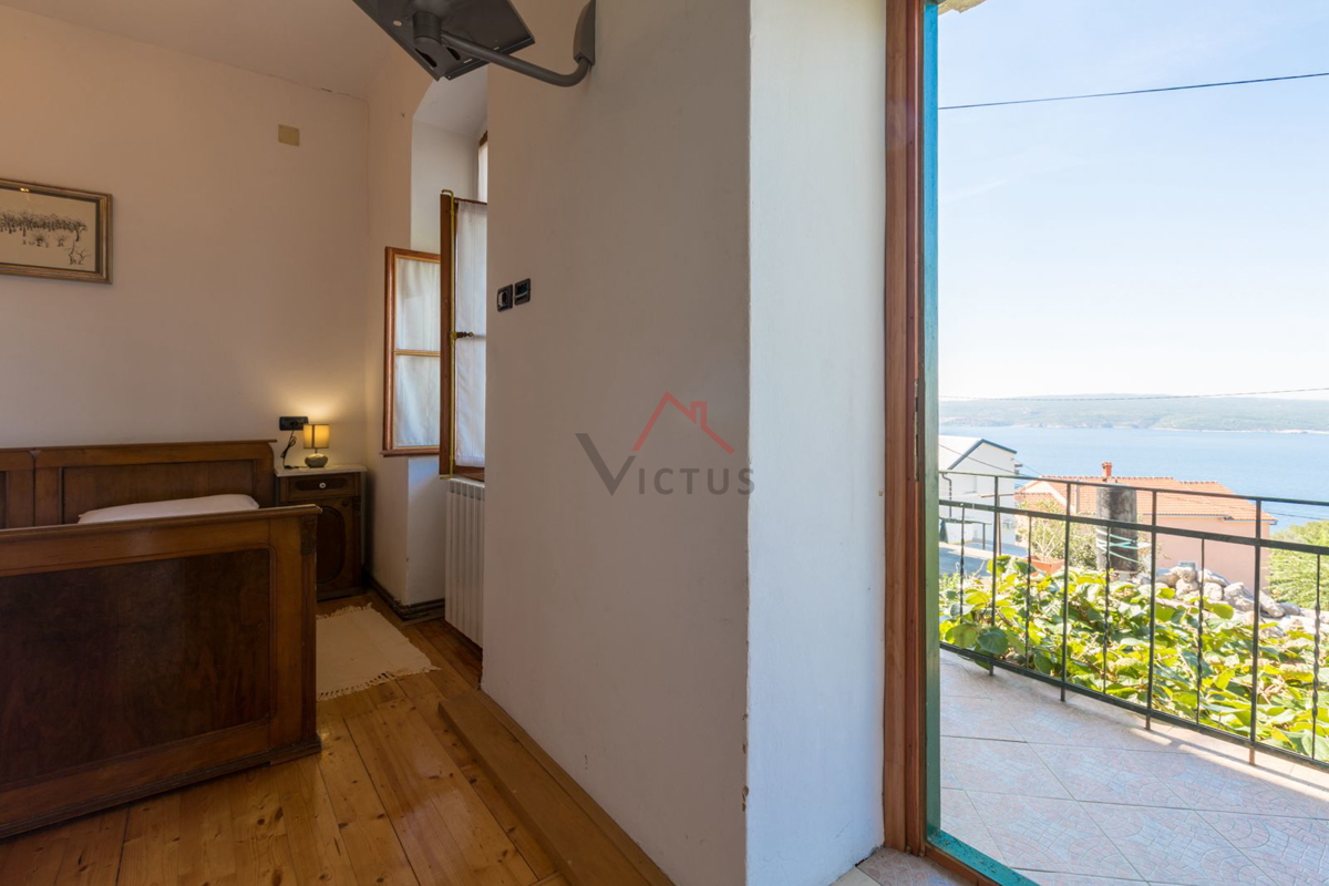 CRIKVENICA - Kamnita hiša z vrtom in garažo