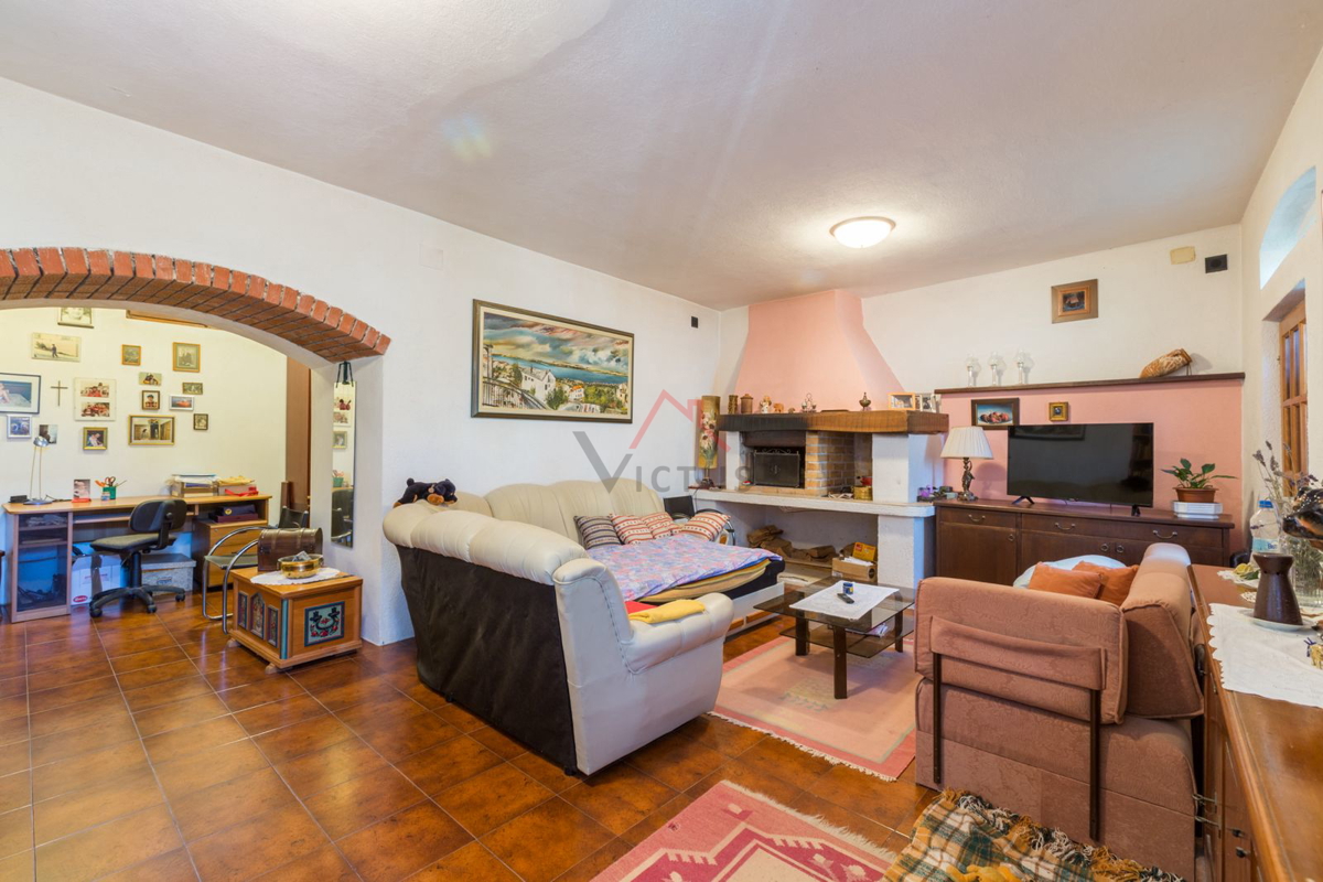 CRIKVENICA - Kamnita hiša z vrtom in garažo