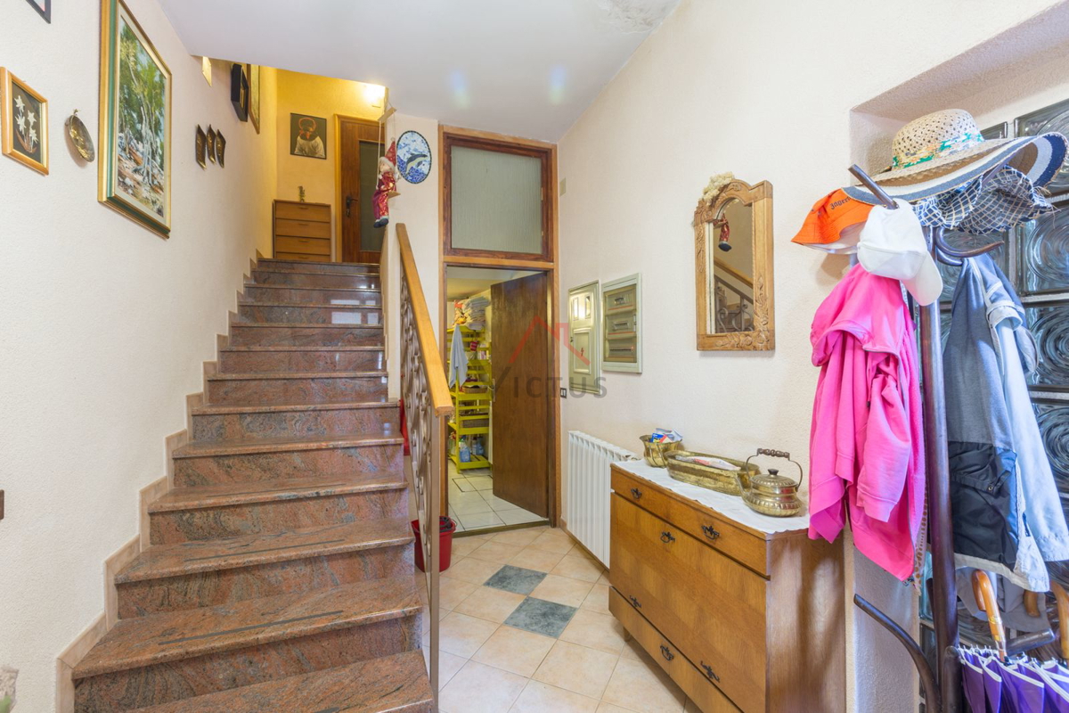 CRIKVENICA - Kamnita hiša z vrtom in garažo