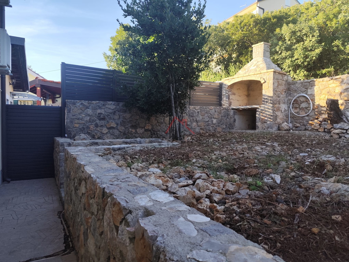 DRAMALJ - Stanovanje s teraso in veliko zemljišče