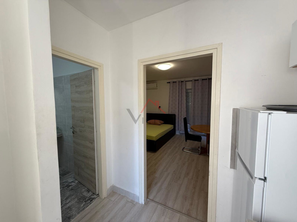 KRALJEVICA - Garsonjera, 100 metrov od plaže, 28 m2