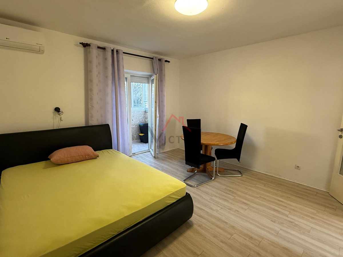 KRALJEVICA - Garsonjera, 100 metrov od plaže, 28 m2