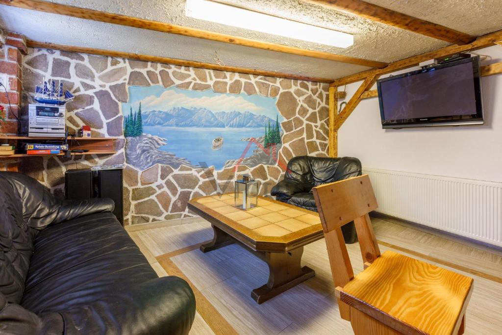 BRIBIR - Hiša s bazenom