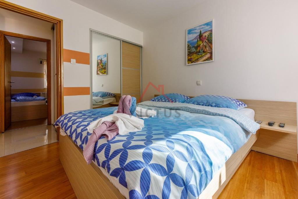 BRIBIR - Hiša s bazenom