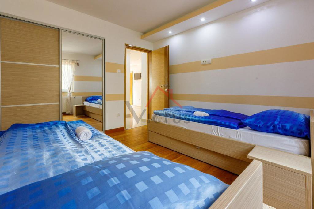 BRIBIR - Hiša s bazenom