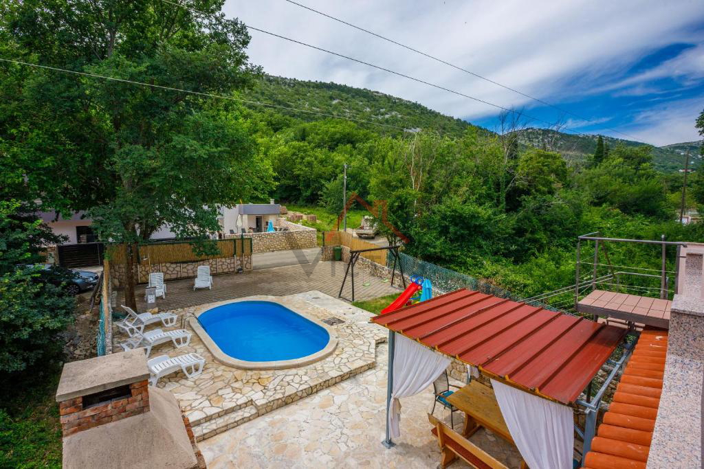 BRIBIR - Hiša s bazenom