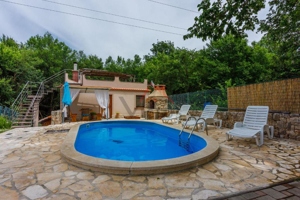 BRIBIR - Hiša s bazenom