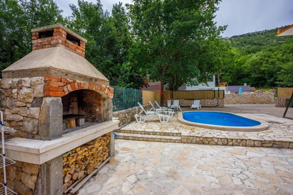 BRIBIR - Hiša s bazenom