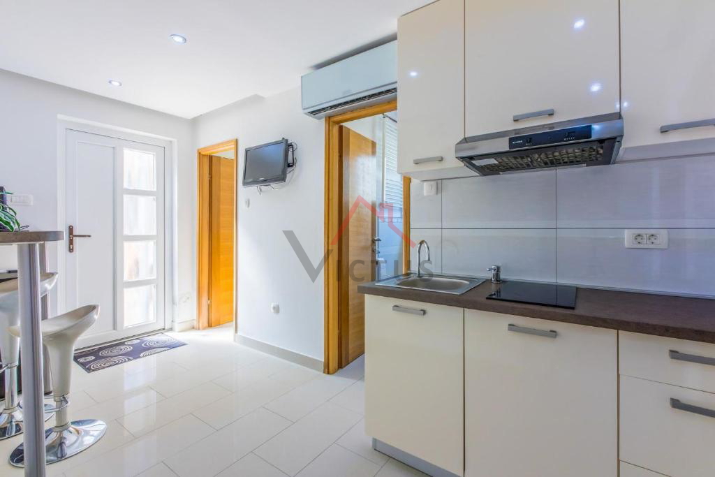 BRIBIR - Hiša s bazenom