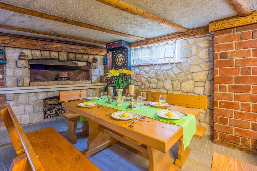 BRIBIR - Hiša s bazenom