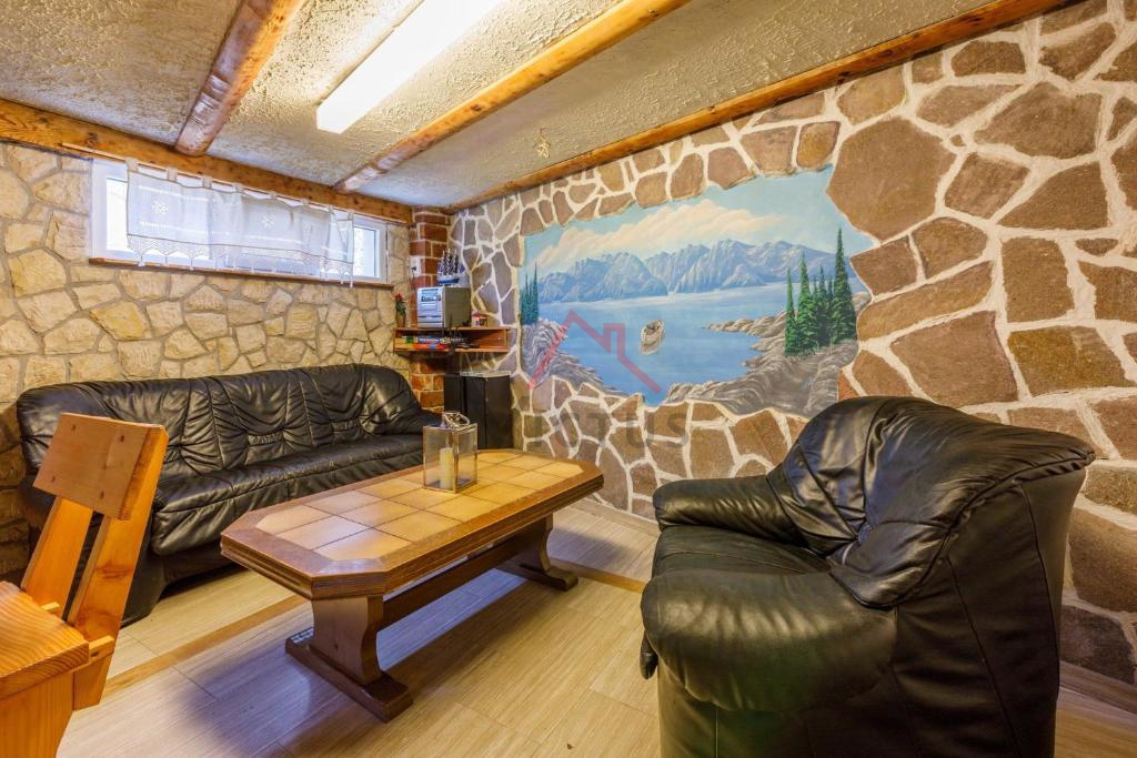 BRIBIR - Hiša s bazenom