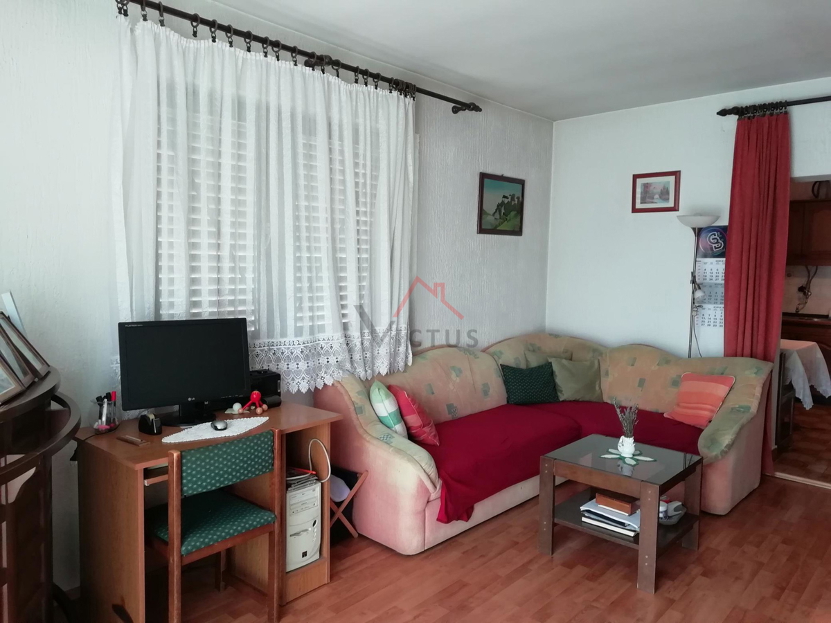 GRIŽANE - Samostojna hiša na mirni lokaciji