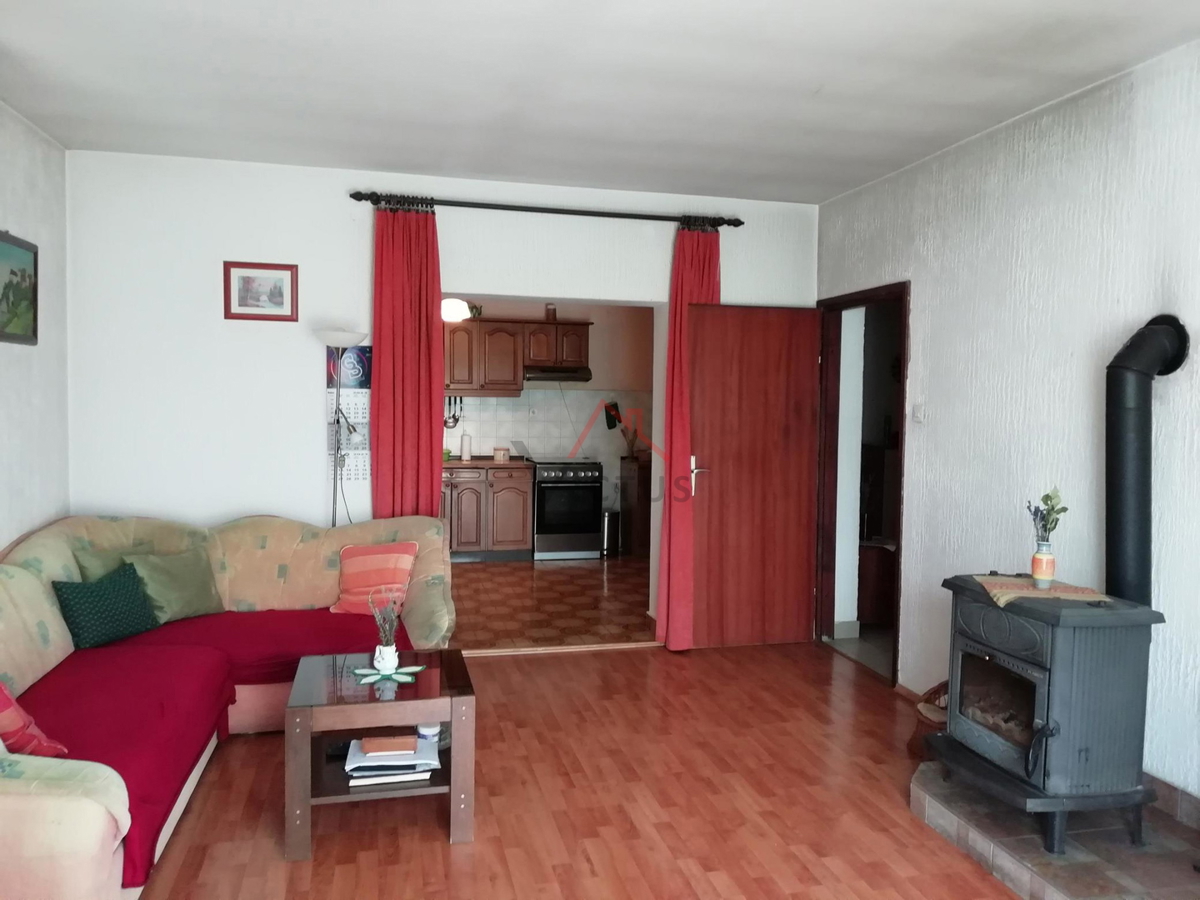 GRIŽANE - Samostojna hiša na mirni lokaciji