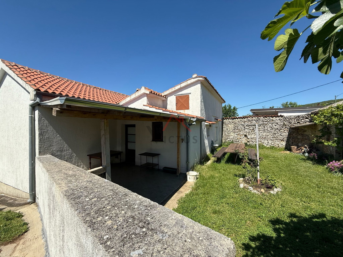 JADRANOVO - Hiša s 3 apartmaji, 400 m od morja