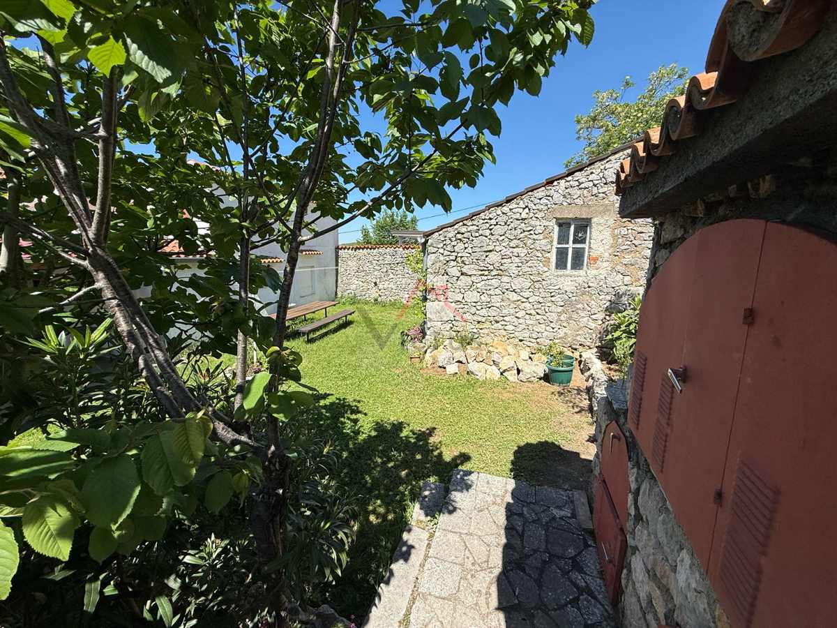 JADRANOVO - Hiša s 3 apartmaji, 400 m od morja