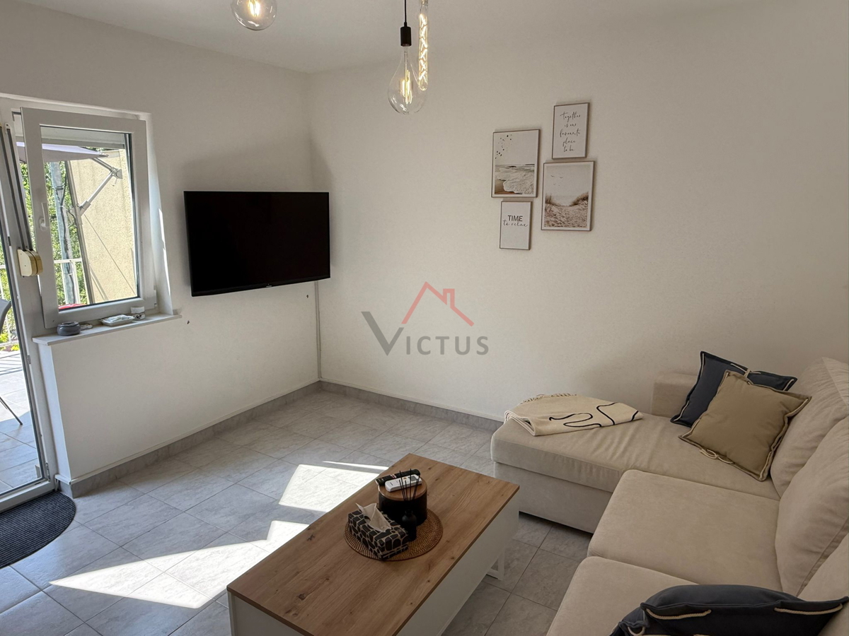 CRIKVENICA - 2S+DB, stanovanje s teraso, 53 m2